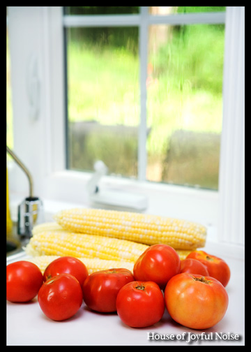tomatoes-and-corn-on-kitchen-counter