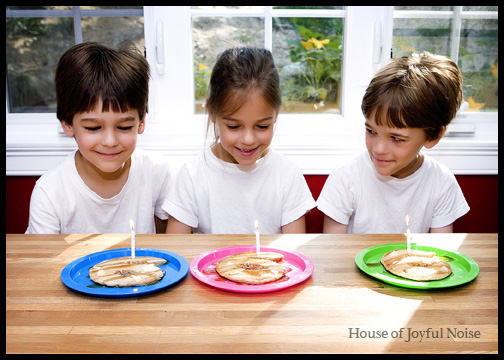 6-year-old-triplets-with-birthday-pancakes