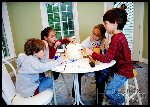 kids-painting-pumpkins