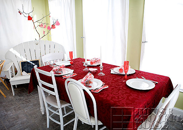 valentine-family-dinner-table-setting