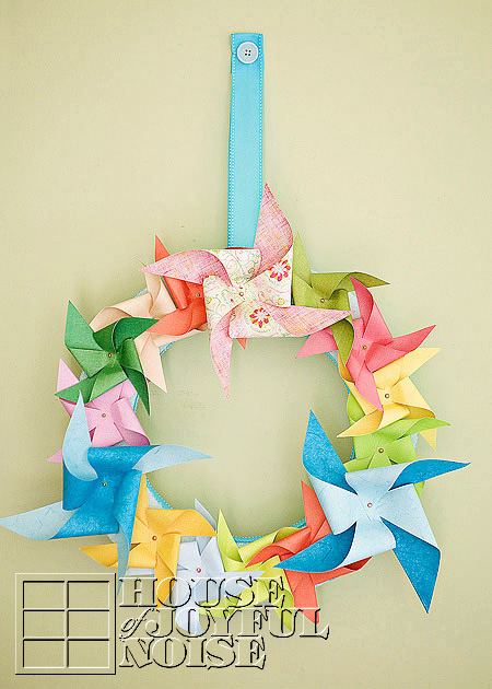 012_pinwheel-wreath-decor