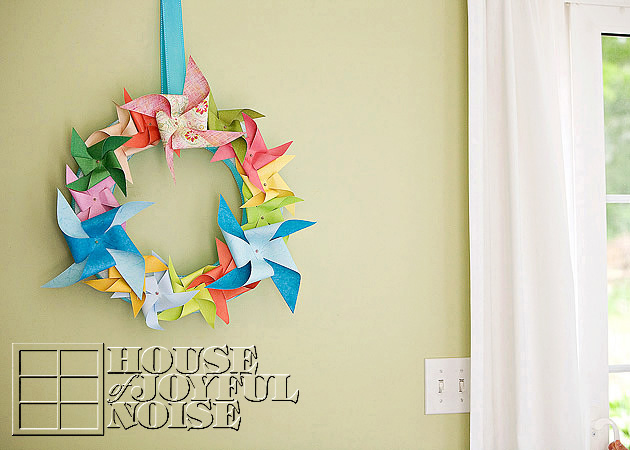 018_pinwheel-wreath-decor