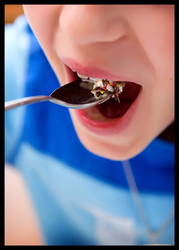 bite-of-ice-cream-sundae-close-up_9