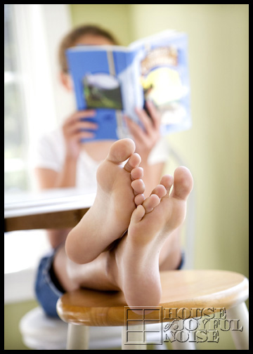reading-book-feet-up