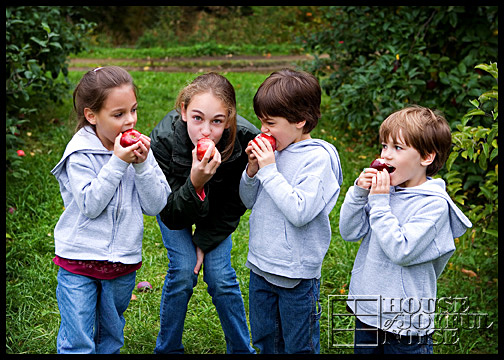 8_4-kids-biting-apples