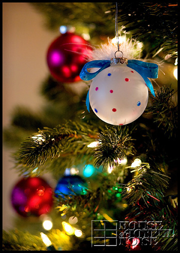 9_Christmas-tree-ornaments-lights