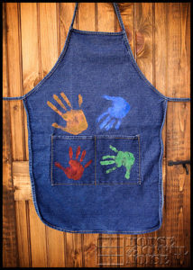 Handprint and Footprint Aprons - Homemade Gifts from Kids