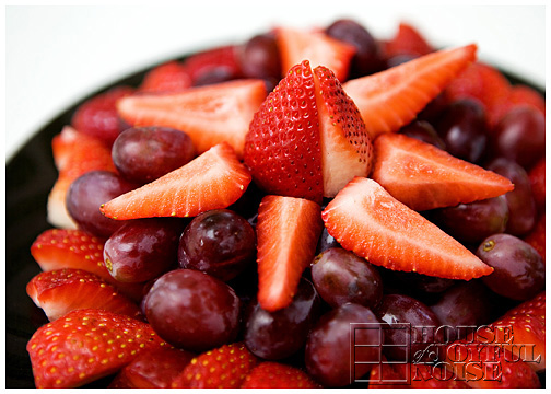 strawberries-grapes-arrangement