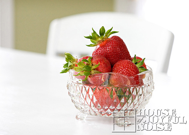 07_bowl-of-strawberries