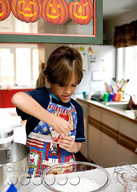 homeschooling-kids-in-the-kitchen-2