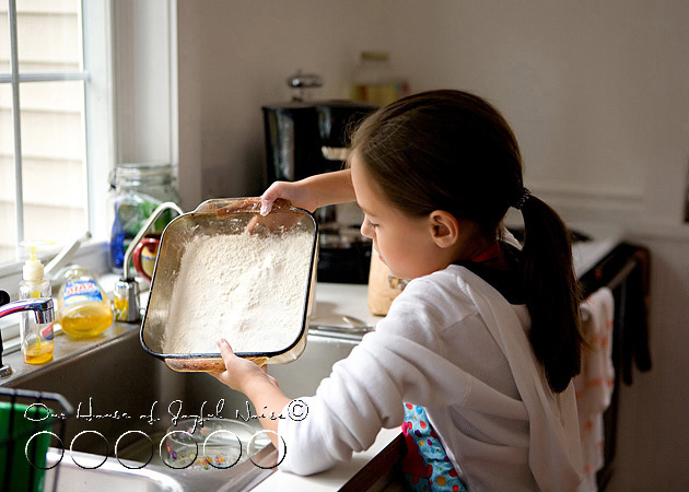 homeschooling-kids-in-the-kitchen