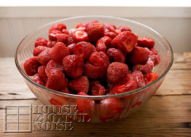 002_frozen-strawberries