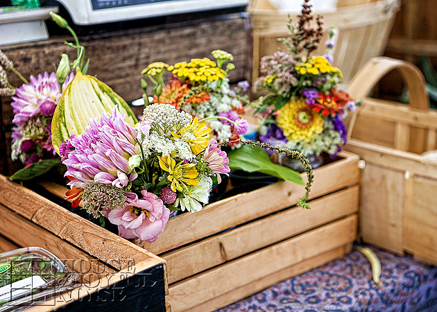 006_fresh-flowers-crates