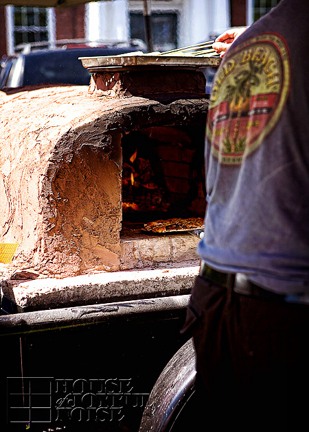 012_clay-oven-fired-pizza
