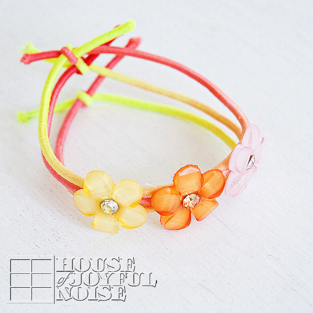 little-girls-stretch-jewelry-craft-tutorial-3