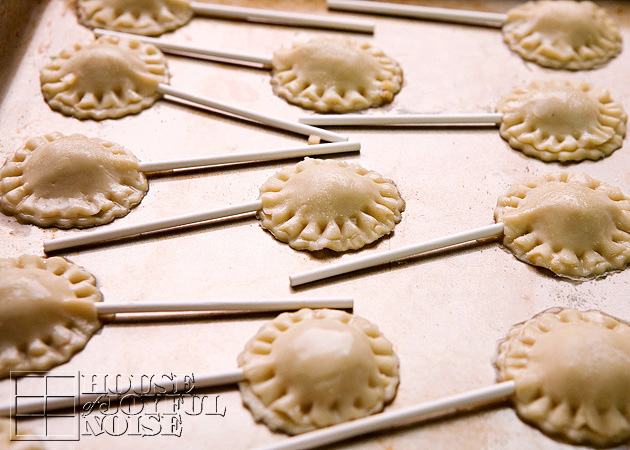 010_how-to-make-apple-pie-pops