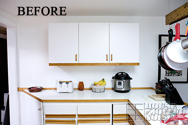 plain white kitchen cabinets